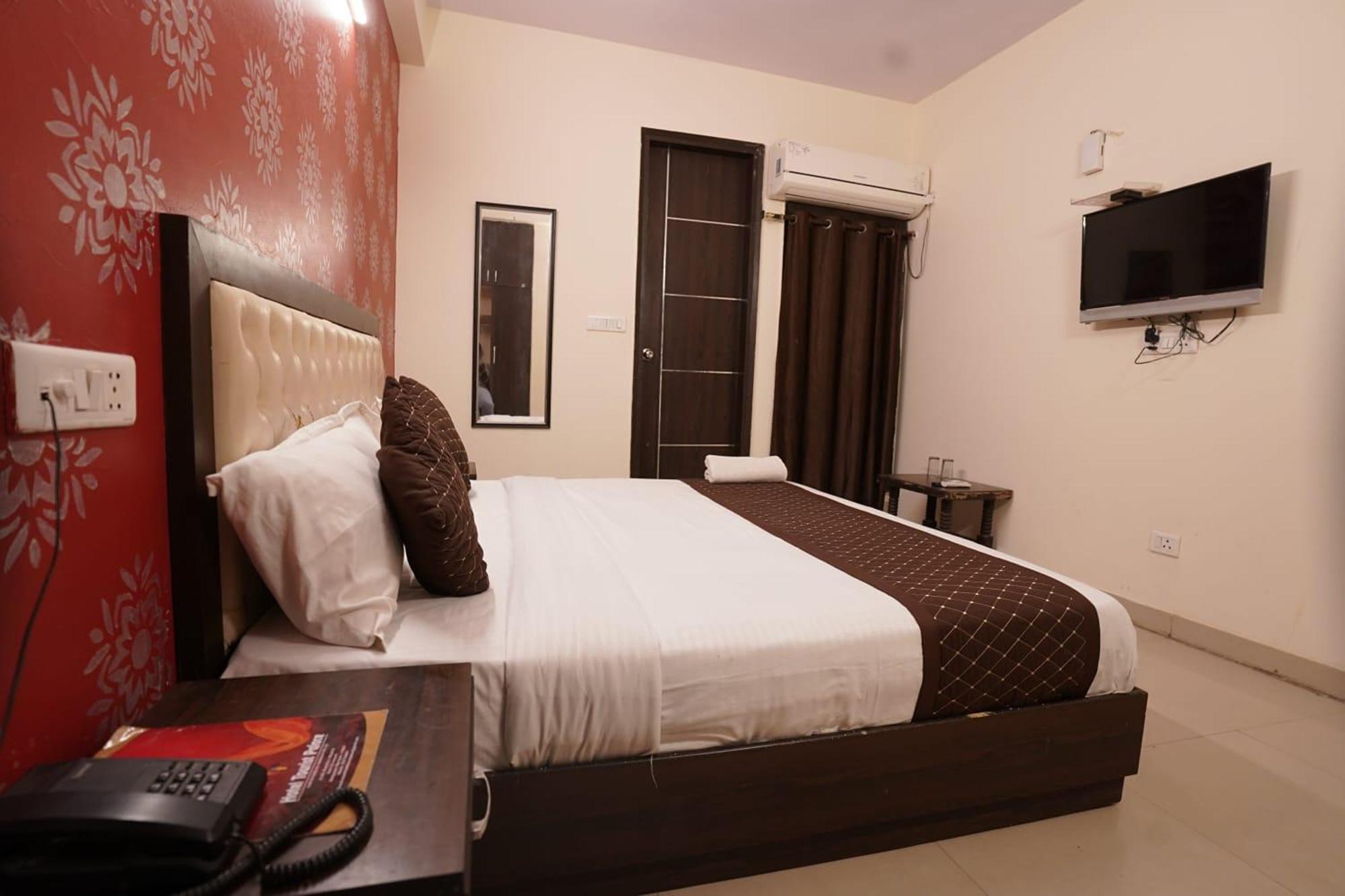 Hotel Tourist Palace Nuova Delhi Esterno foto