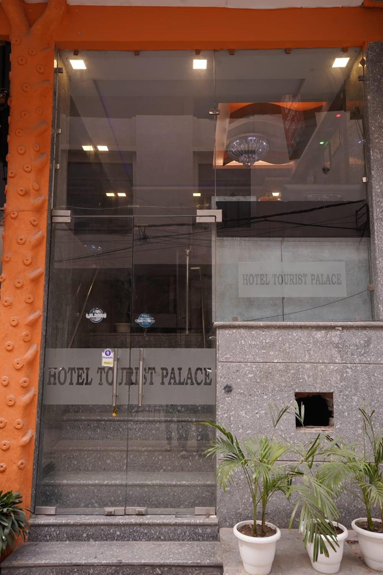 Hotel Tourist Palace Nuova Delhi Esterno foto