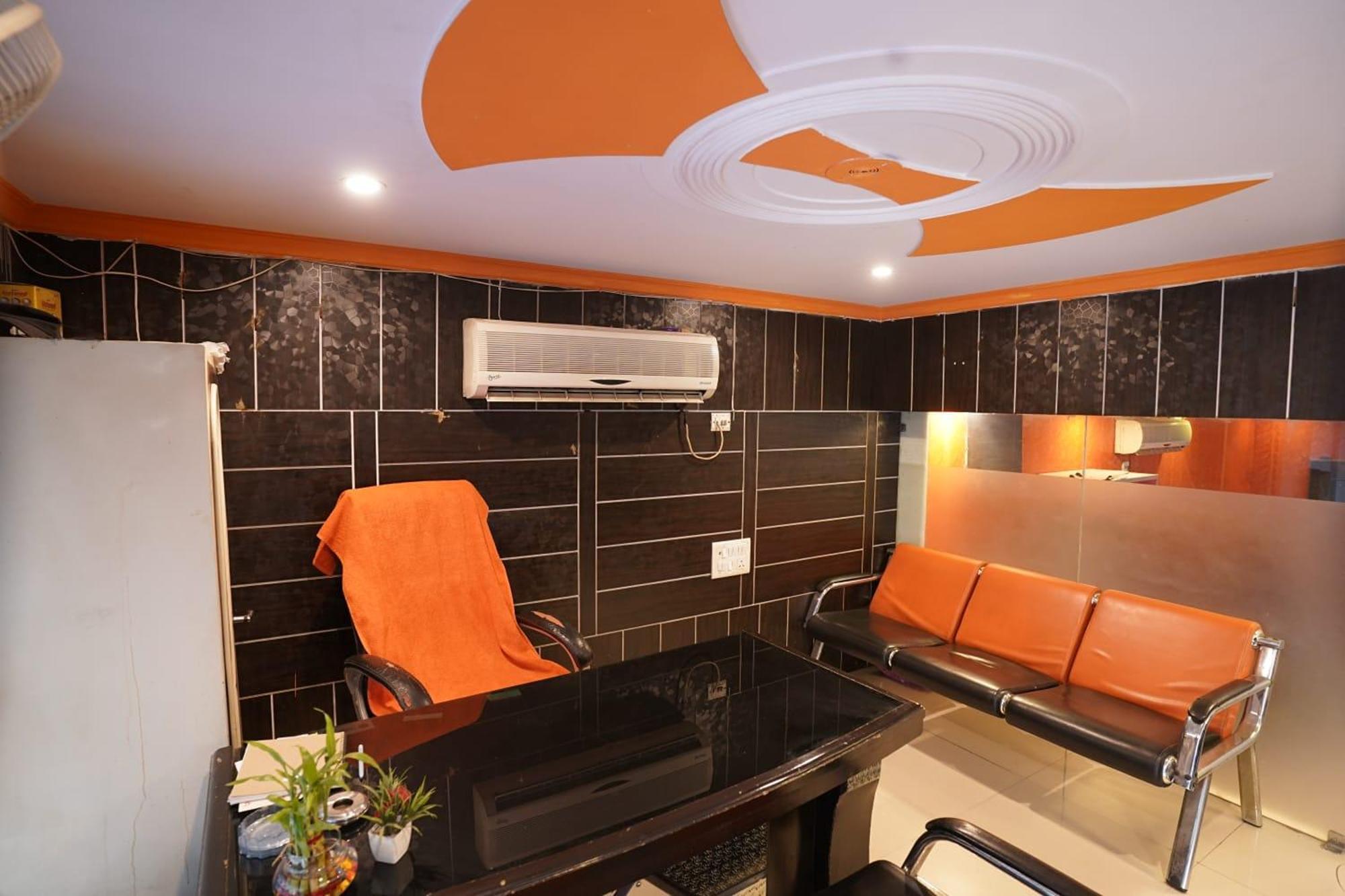 Hotel Tourist Palace Nuova Delhi Esterno foto